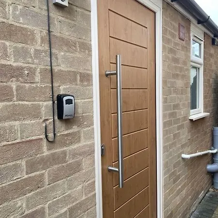 Stylish Studio-Walk To Windsor/Eton/Thames With Car Park Datchet Exterior photo