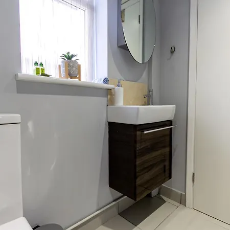 Stylish Studio-Walk To Windsor/Eton/Thames With Car Park Datchet Exterior photo