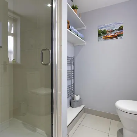 Stylish Studio-Walk To Windsor/Eton/Thames With Car Park Datchet Exterior photo